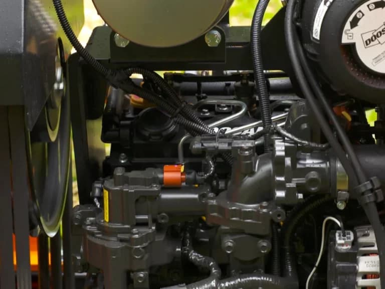 Doosan diesel engine in a Först 8 inch wood chipper