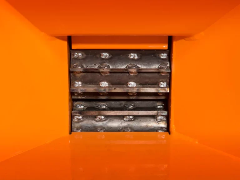 FörstGrip twin hydraulic feed rollers on a heavy duty wood chipper