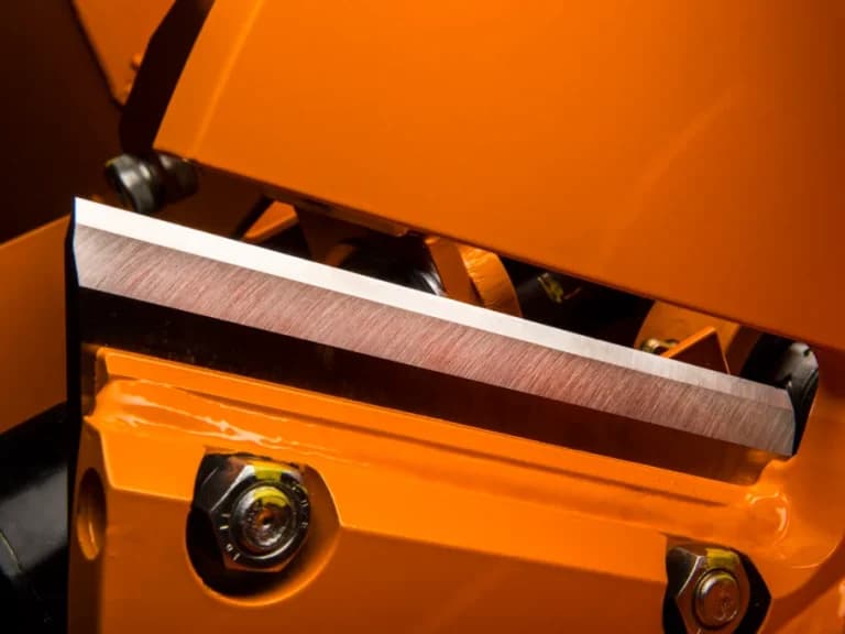 Först open-top flywheel with twin chipping blades